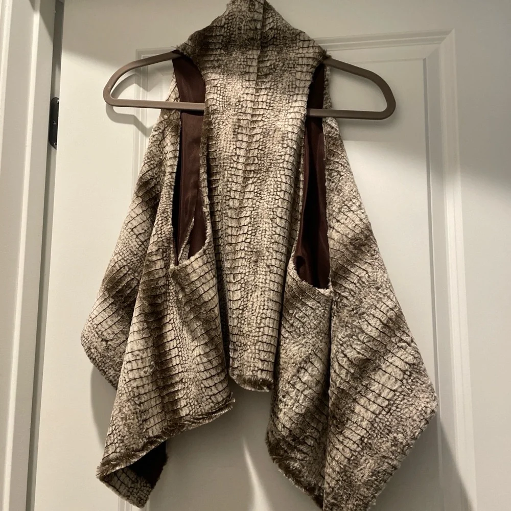 Karen Kane Faux Fur Women’s Vest Sz XS Brown Cream SnakeSkin Cabincore Waterfall - Picture 2 of 7